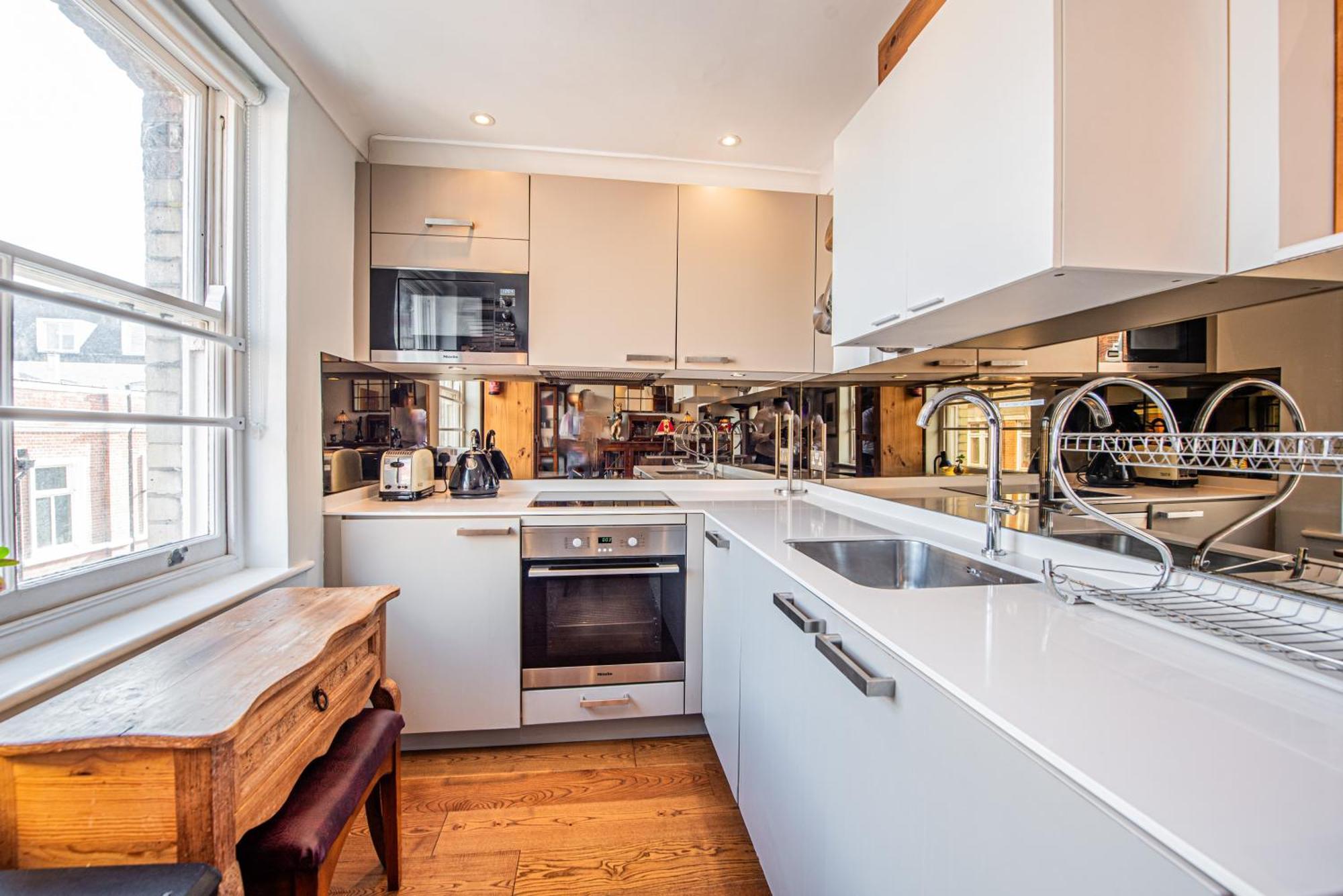 Stylish 1-Bed Flat In Soho - Prime Central London Londres Exterior foto